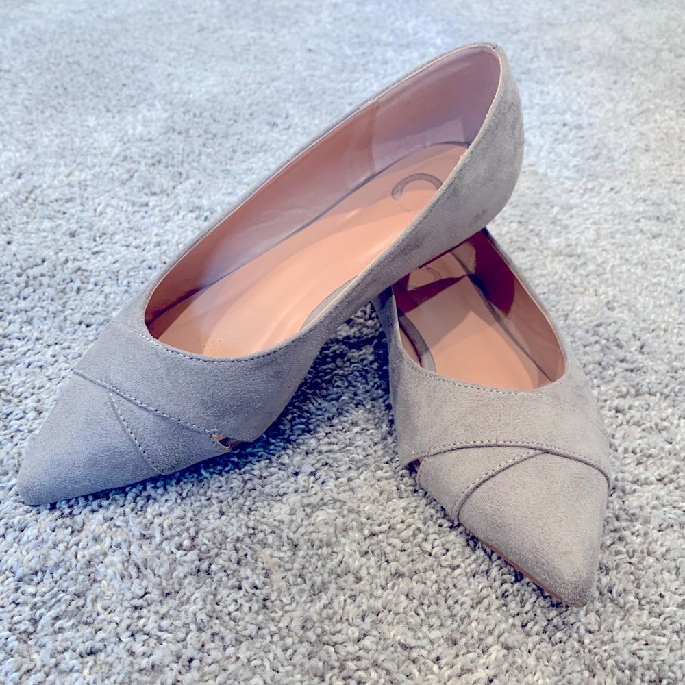 Grey flats Pointed front